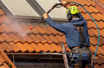 Démoussage et hydrofuge de toiture à Humières