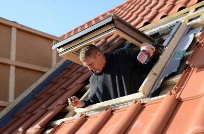 Pose de fenêtres de toit Velux à Humières